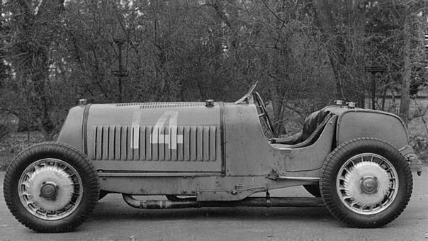 The Type 53 four-wheel-drive racecar, 1932.